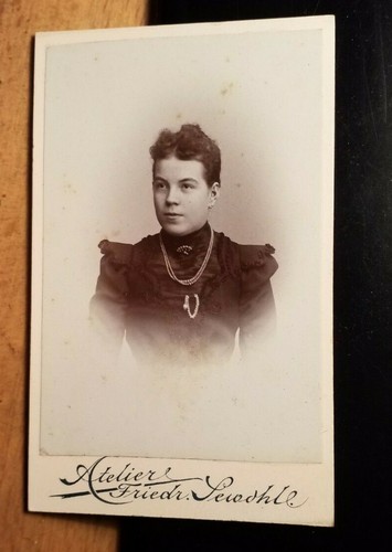 Mädchen junge frau - junge,