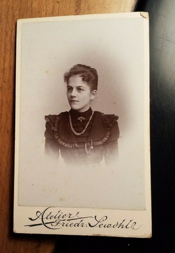 Mädchen junge frau - junge,